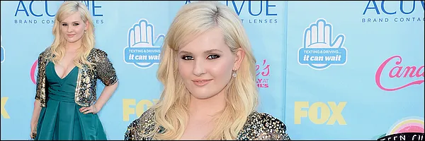 AbigailBreslin-YAWEN-S-001.png